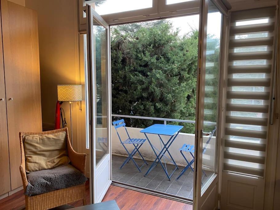 Le Balcon De Jules - Charmant Pied-A-Terre - Parking Possible Pour Vehicule De Moins De 4,40 M De Long Apartment Lyon Exterior photo
